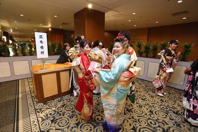 千代田区外の方は事前申し込みします。