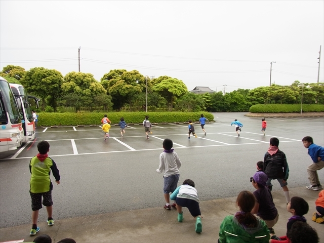一斉に反対側にあるカードを取りに猛ダッシュ!!