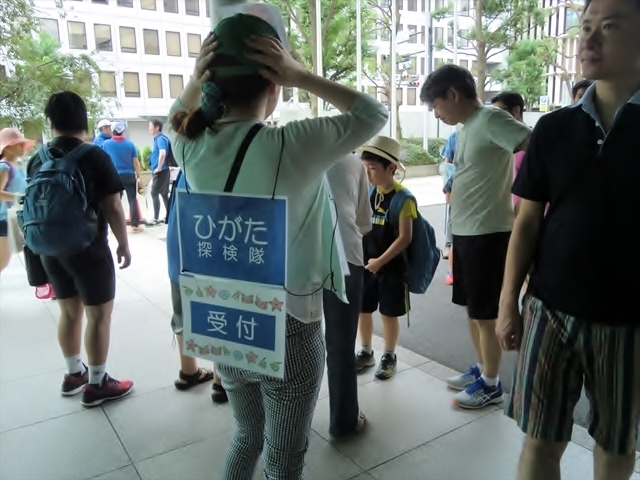 朝の受け付けはサンドイッチマンが担当