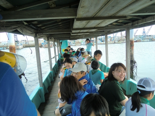 漁船は約30人乗り