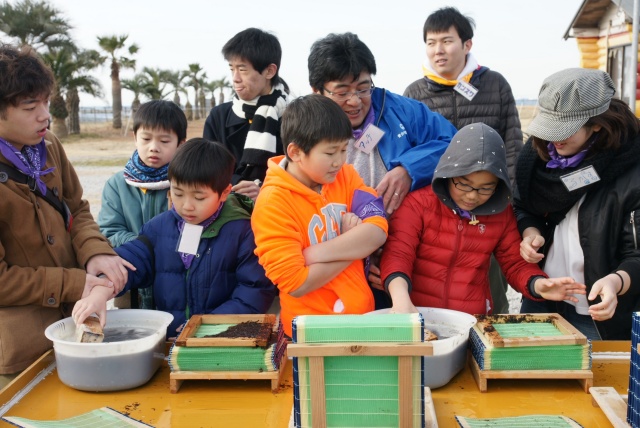 友達の作業も気になります