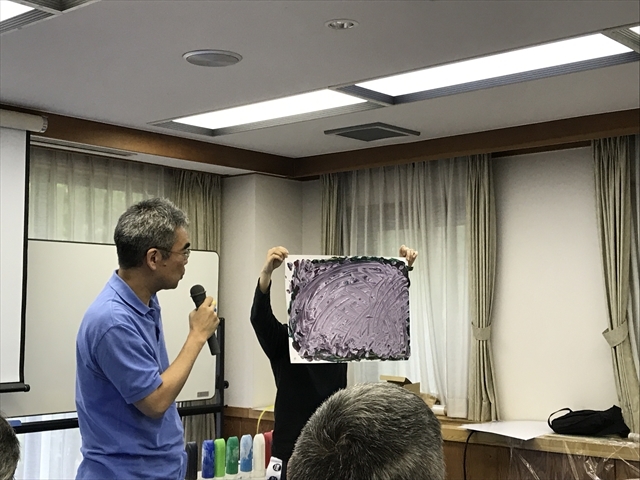 各自作品のテーマをポイントを発表