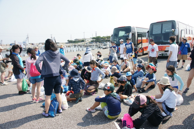 木更津の漁港に到着。快晴に恵まれました