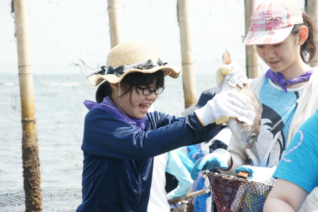 大きな魚に思わず「重〜い!!」